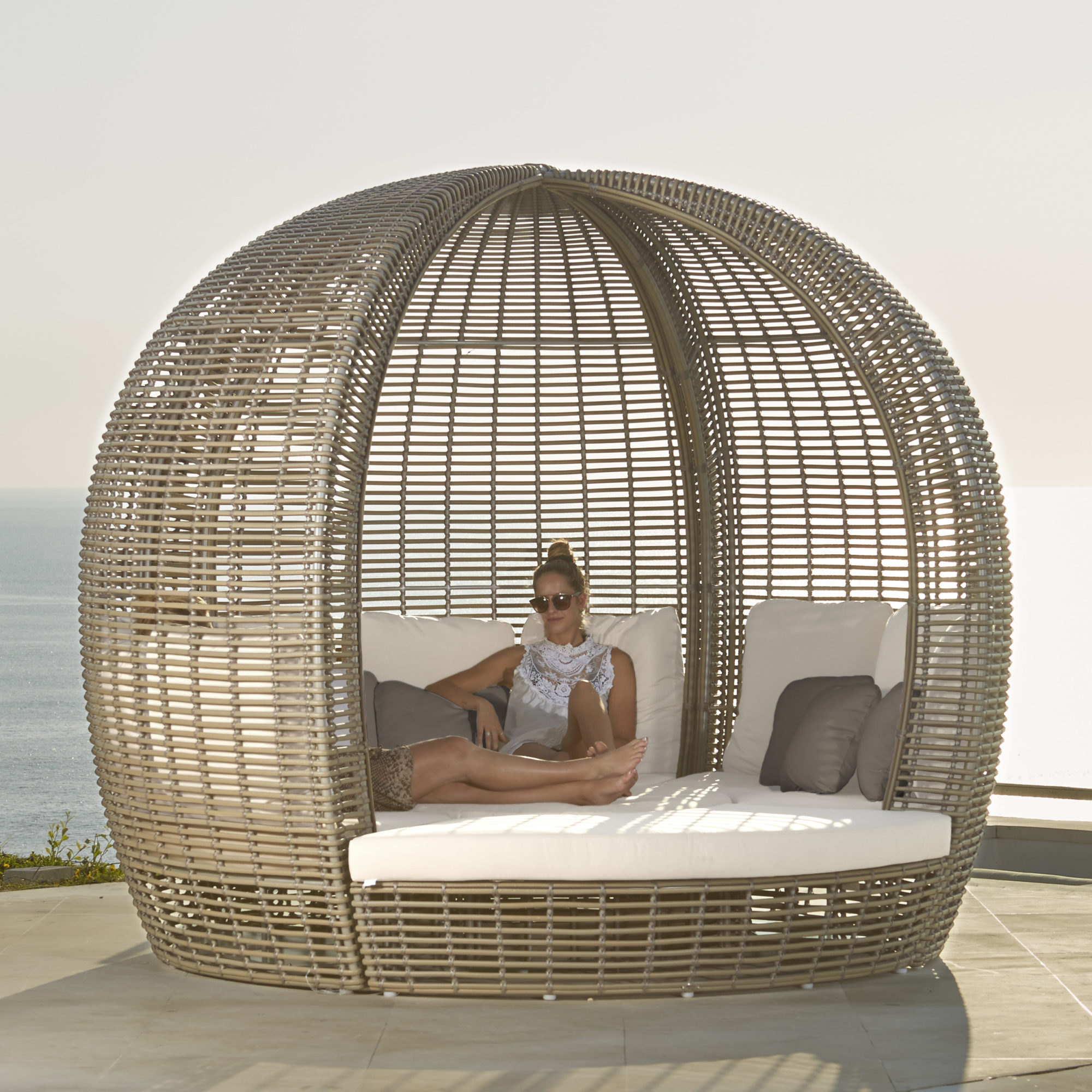 Skyline Halo Daybed - Couture Outdoor