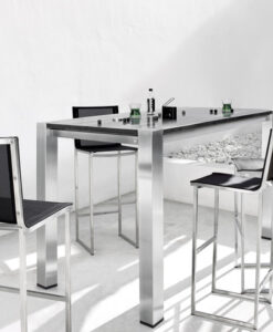 Manutti Trento Luxury with beautiful lines and modern aesthetic.