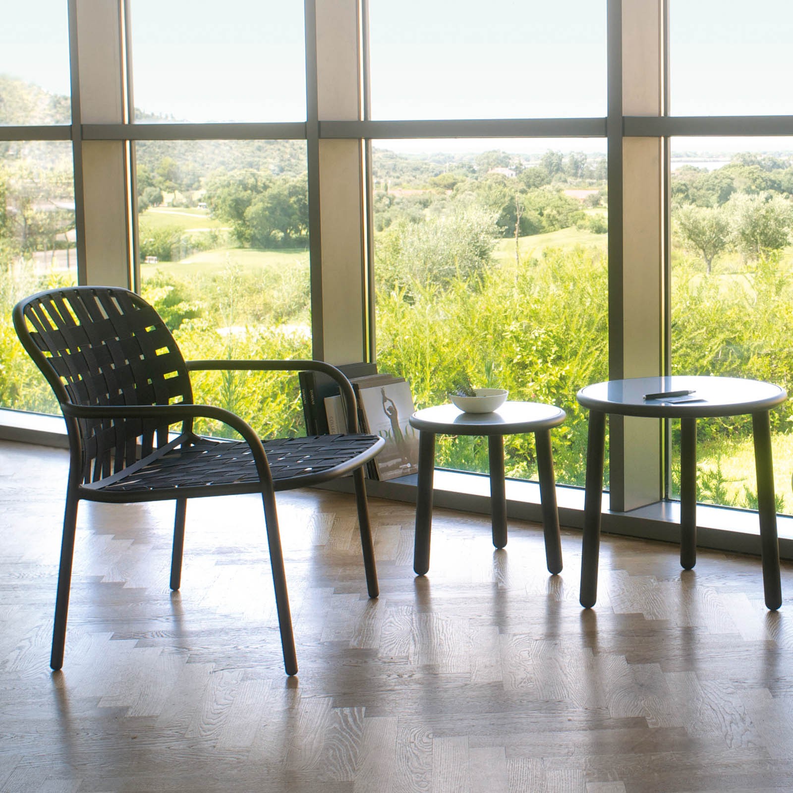 1300 1500e Round Low Any Color Side Table