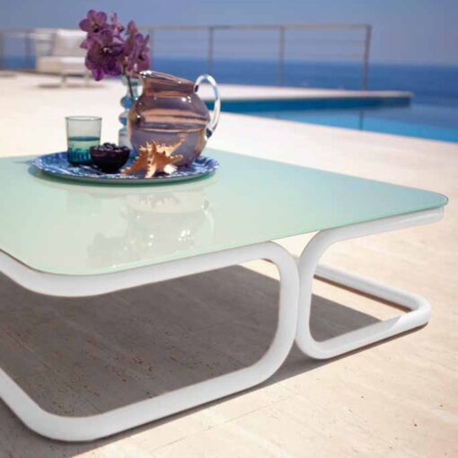 1400 1507a Square Glass Top Traditional Coffe Table