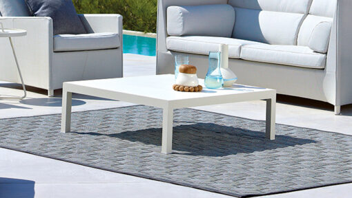 This coffee table by cane-line s ideal for your garden lounge furniture. The coffee table can be left outside.
