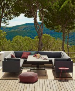 The luxury outdoor sofa Sam dining lounge sofa is the ideal sofa for outdoor use where the same space is used for both dining and lounging. Just lie back and enjoy.
