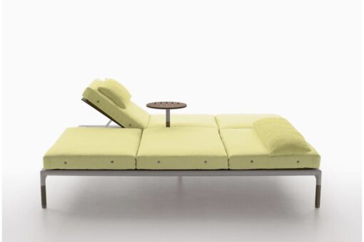 B&B Italia Chaise Lounger This collection is made up of sofas and chaise lounge with white polyester powder painted aluminium frames.