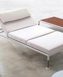 B&B Italia Chaise Lounger This collection is made up of sofas and chaise lounge with white polyester powder painted aluminium frames.