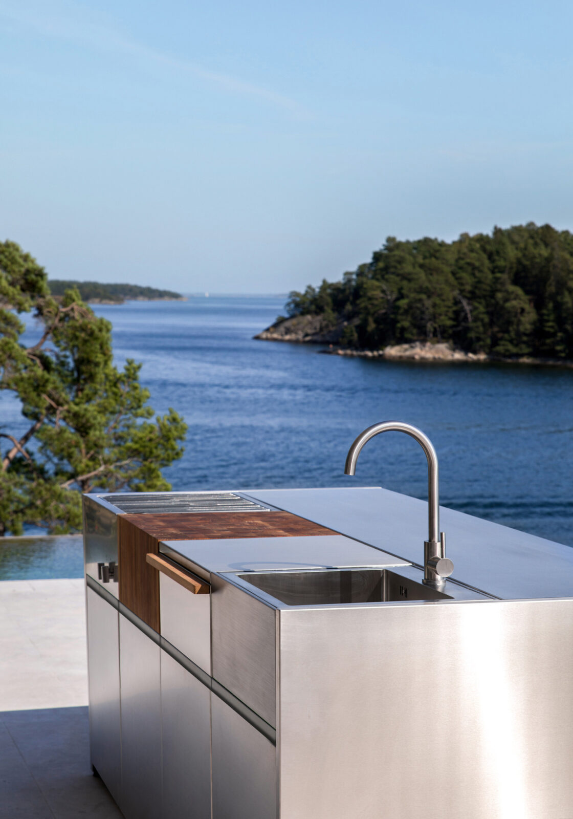 Modern Luxury Custom Outdoor Kitchen Island