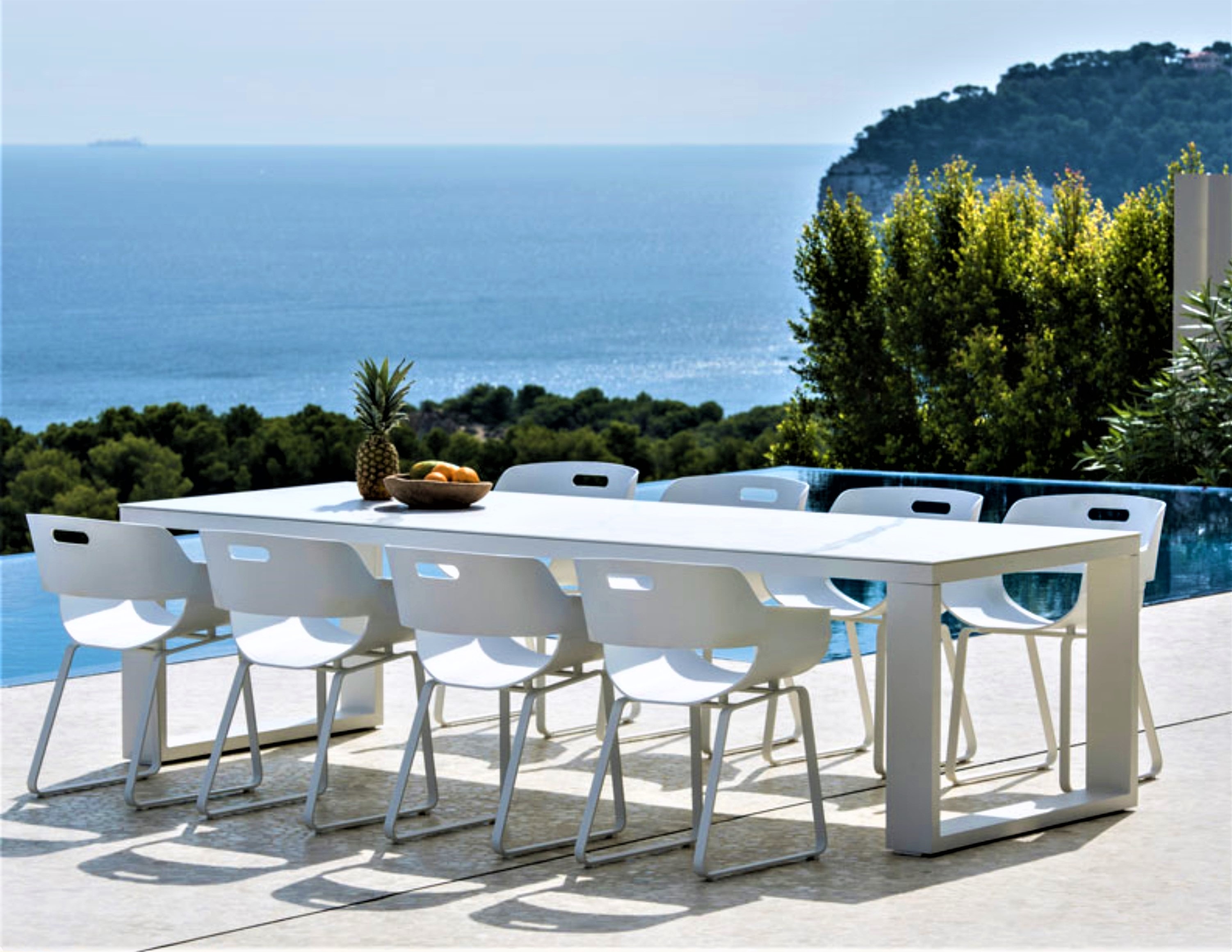 Abonne Carrara Ceramic Extendable, Extendable Outdoor Dining Table For 12