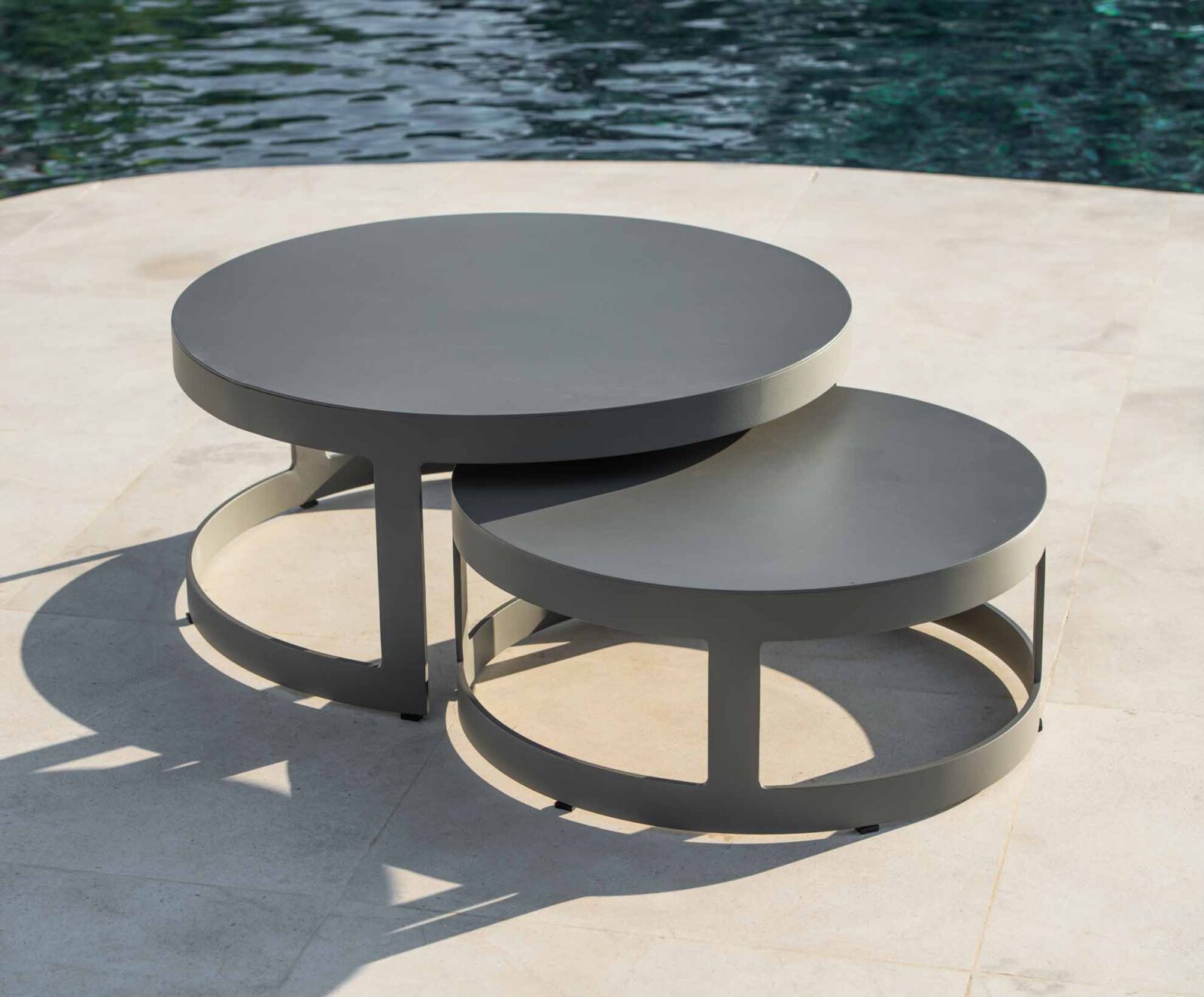 Elegant Round Pop-Up Coffee Table: Stylish Storage with Modern Charm
